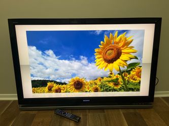 Sony BRAVIA XBR 52-inch LCD TV (Model: KDL-52XBR6).