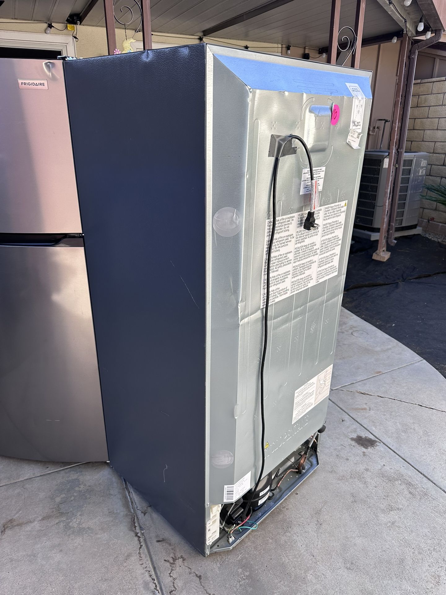 Refrigerator (small fridge)