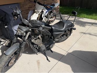 2010 Harley Davidson iron 883