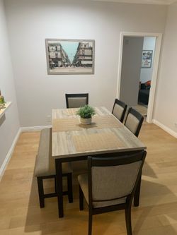 Dining Room Table & Chairs