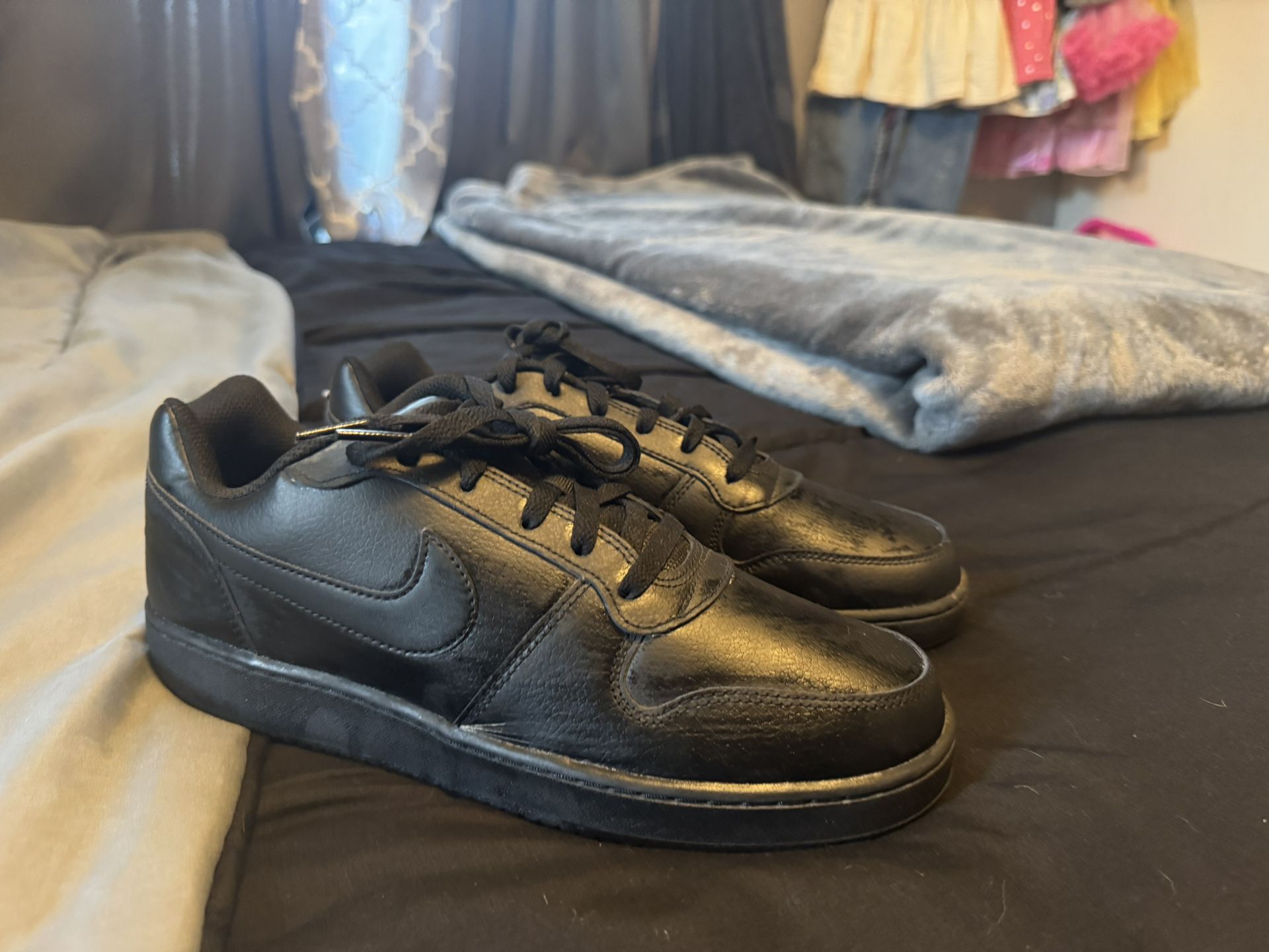 Nike Men’s Ebernon Low