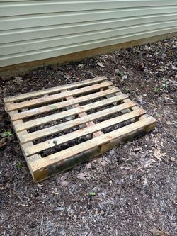 Free wooden pallet