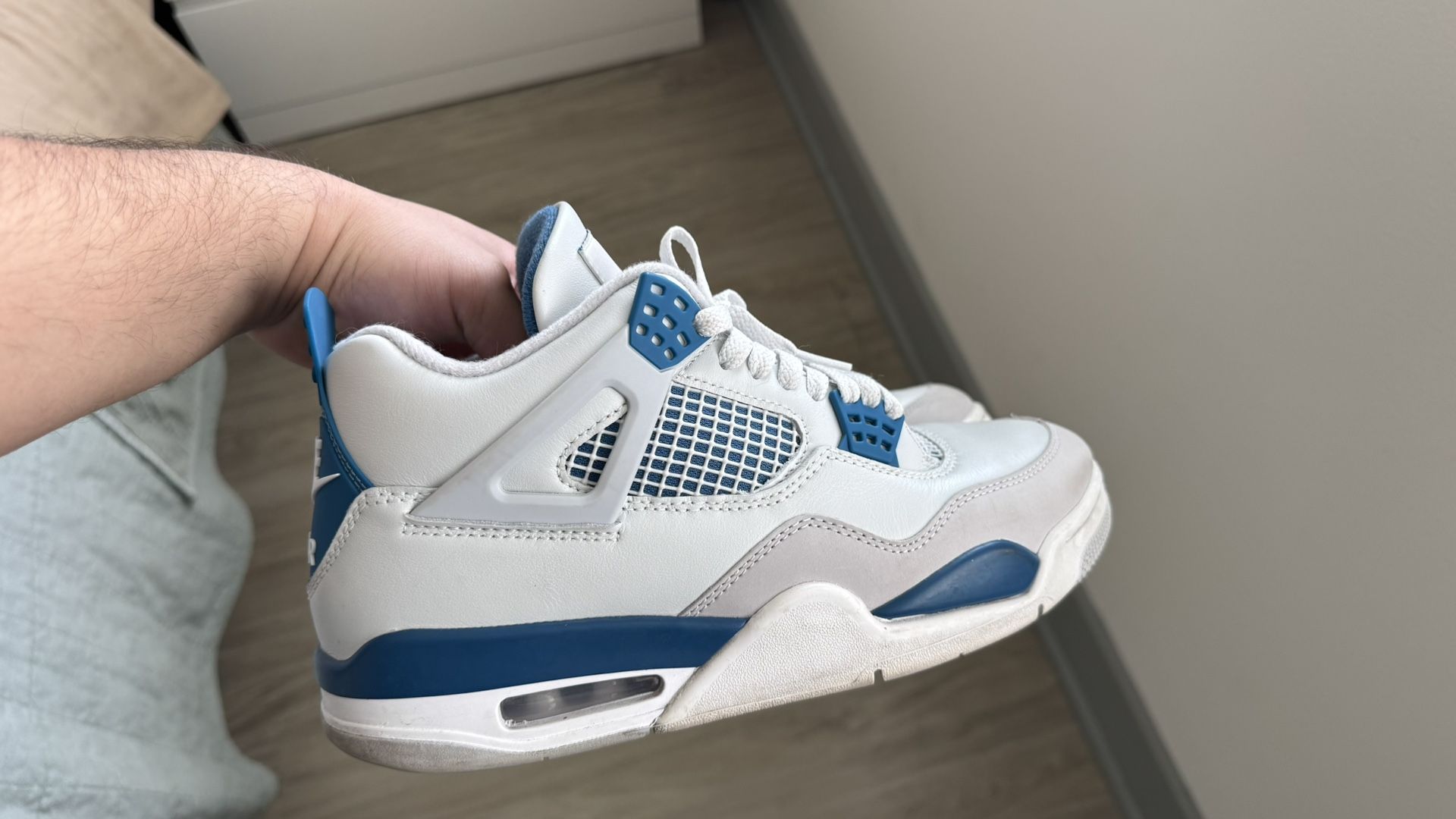 Jordan Retro 4 Military Blue