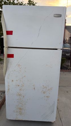 Frigidaire Top-Freezer Refrigerator White