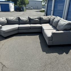 Gray Ashley Furniture sectional with cuddler DELIVERY AVAILABLE!*🚚