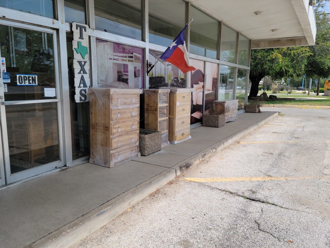 Rustic 4 Drawer Chest