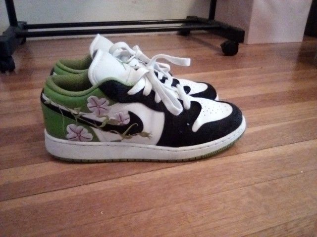 Air Jordans black White And Green With Flowers On Side