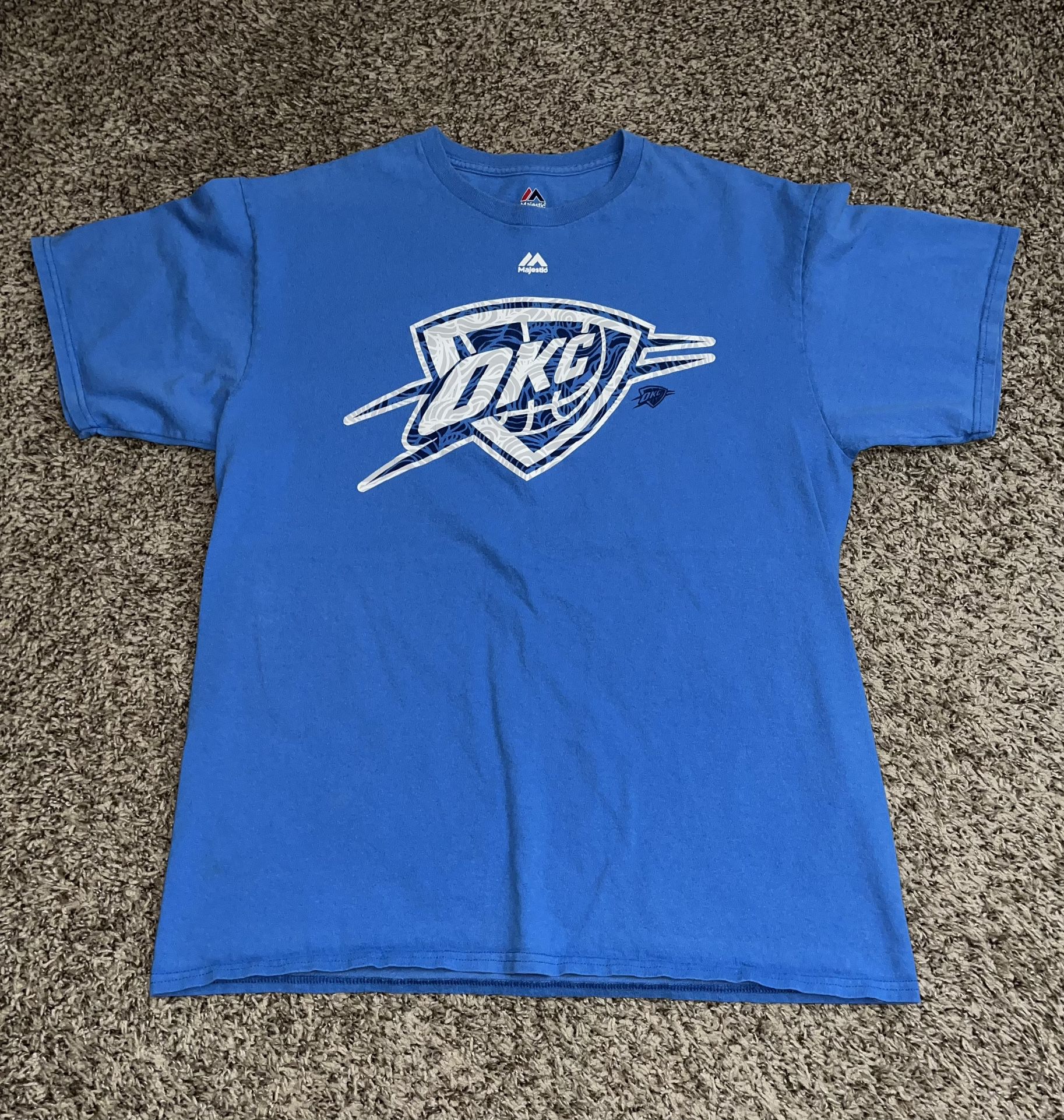Oklahoma City Thunder T-shirt - Large 