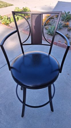 Swivel High Chair