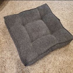 MEDIUM CRATE & BARREL DOG BED - LN!