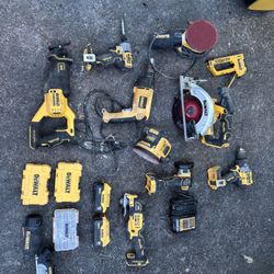 DEWALT 20V Lithium-Ion Cordless Tool Combo Kit with (2) 5.0 Ah Batteries and Charger