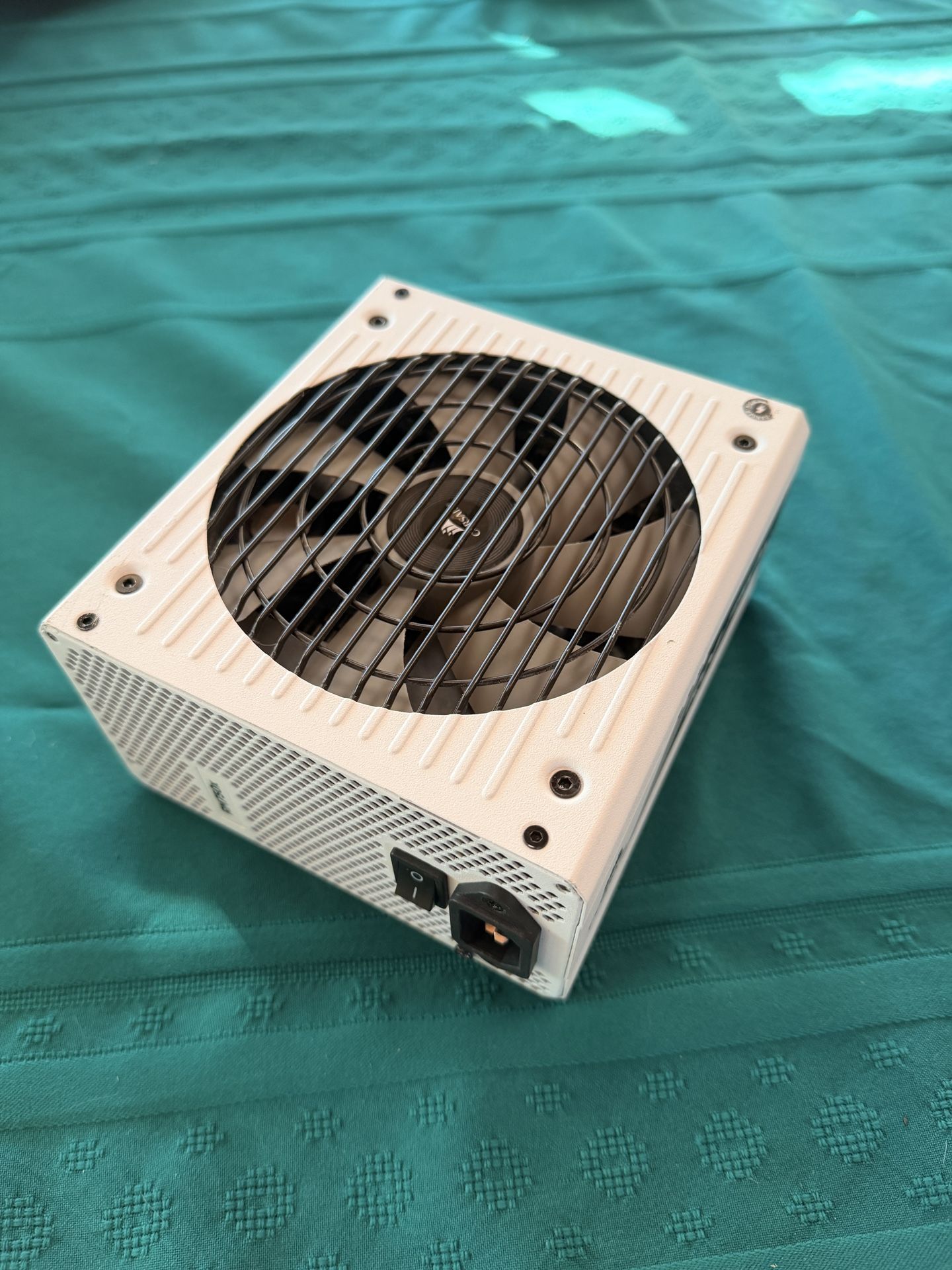 Corsair RM750x White 750W Fully Modular Power Supply – 80+ Gold Certified