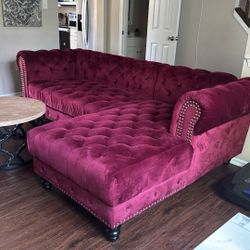 Beautiful couch 