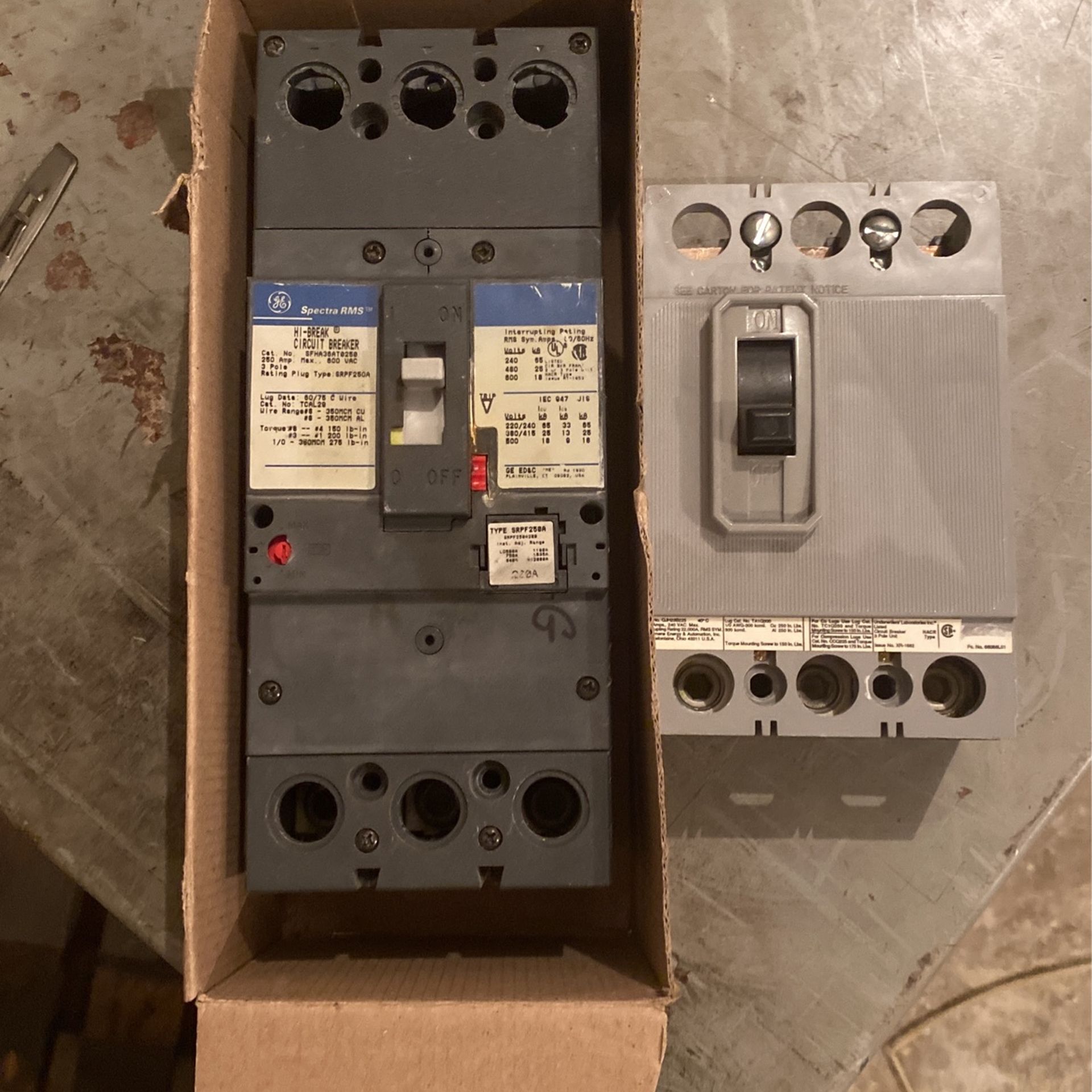 Circuit Breakers 250 A / 225 A Business equipment