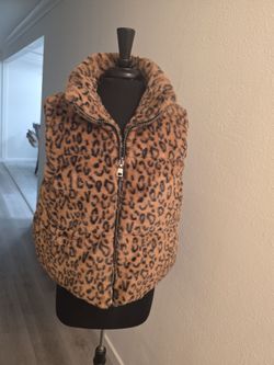 Woman's Vest leapord print