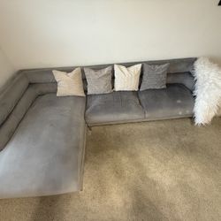 Gray L-Shaped Sectional Couch with Chaise – Comfortable & Spacious