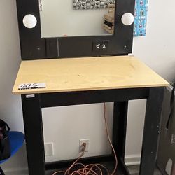 Portable makeup / vanity station
