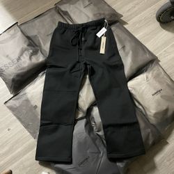 Black Essentials Sweats 