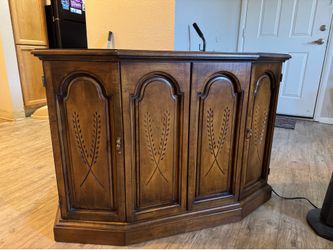Entry cabinet