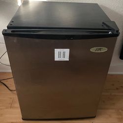 SPT Mini Fridge