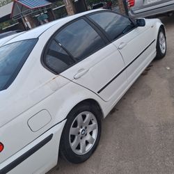 BMW Blanco Con 180000 Millas Corre Bien Su Aire Frío Ven Y Míralo Tu Mismo 