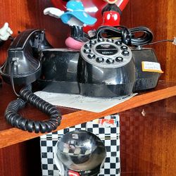 Vintage Disney Mickey Mouse And Minnie Mouse Animated Talking Heart Telephone $200