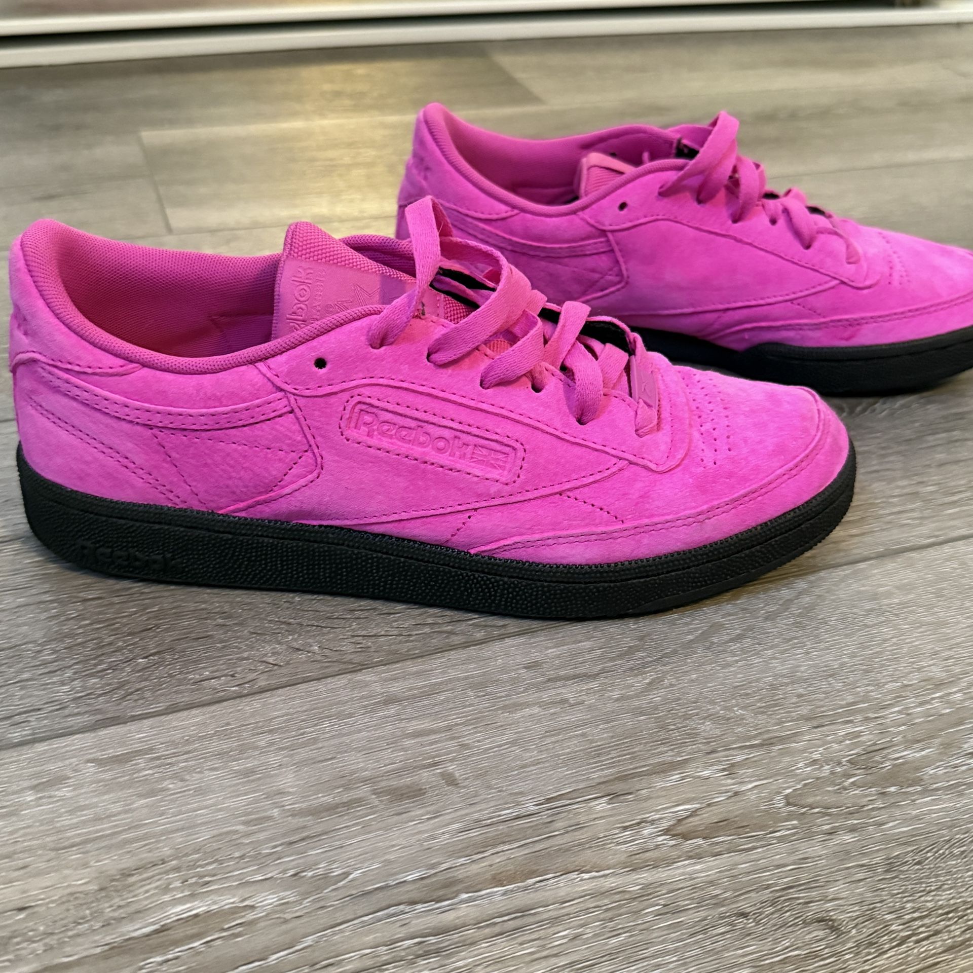 REEBOK Club C FUSCIA SNEAKERS - 9.5