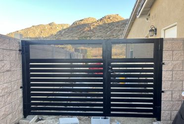 Black Beautiful Iron Gate /Hermoso Portón Negro De Metal Para Tu Casa 