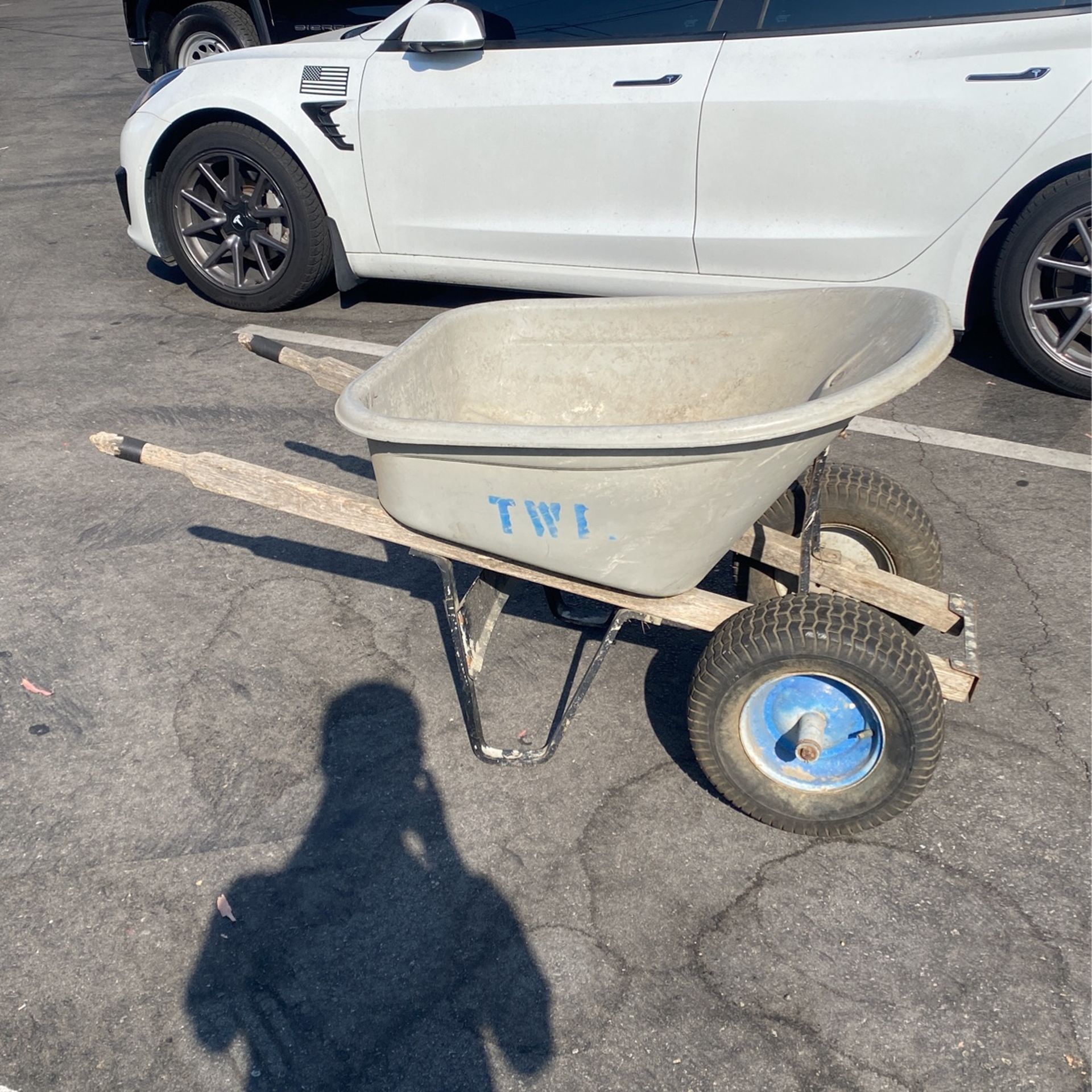 Used 6 Cube Round Brentwood Industries Wheelbarrow