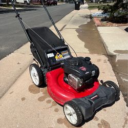 Yard Machines 550EX 21" Walk-Behind Lawn Mower 140cc Mulching Rear Bag Red Black