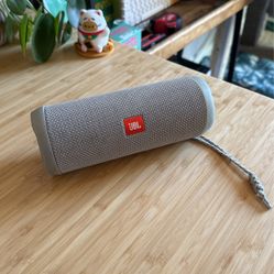 JBL bluetooth speaker (Flip 4)