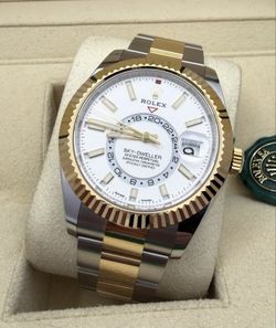 Rolex Skydweller 42 white 18k yellow gold