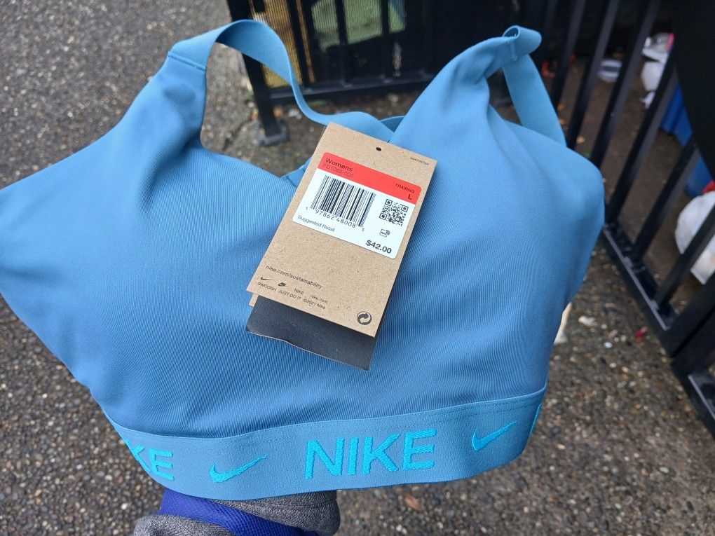 New Nike Women's Training Bras Large