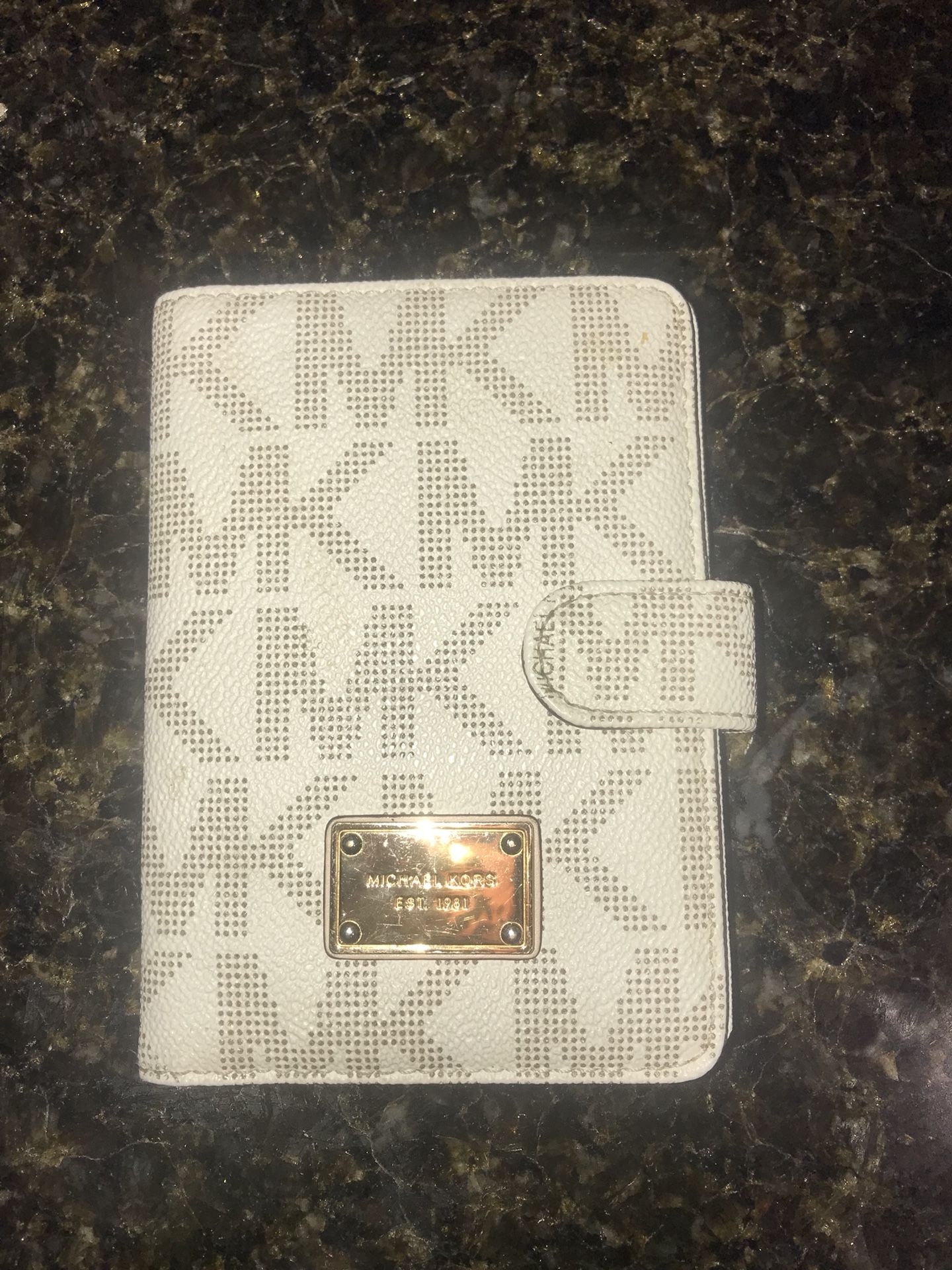 Michael kors wallet