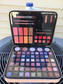MAKEUP KIT FOR WOMEN