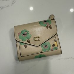 Wyn Small Wallet With Floral Print