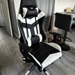 Gaming Chair (Like New)