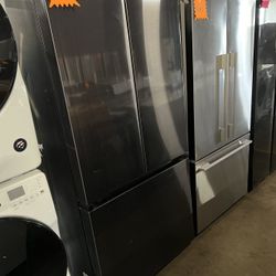 Samsung Black Stainless Steel French Door 33inch Refrigerator