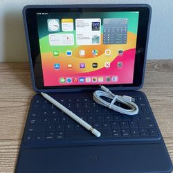 Apple iPad 7th Generation 128GB With Logitech Keyboard and Pencil 