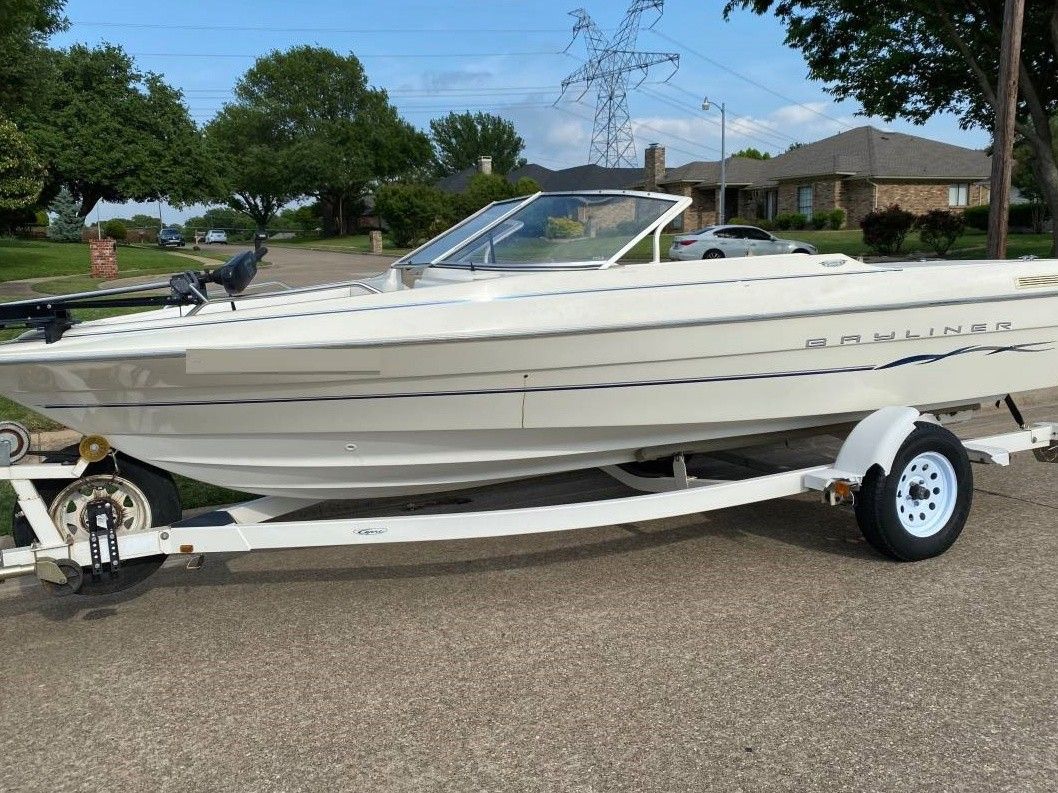 Smooth Drive! 2001 Bayliner Capri