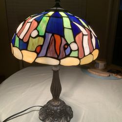 Gorgeous tropical Tiffany style lamp