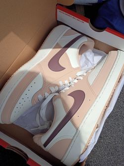 Nikes Tan/Burgundy