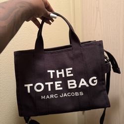 Marc Jacobs Medium Tote Bag – Black 