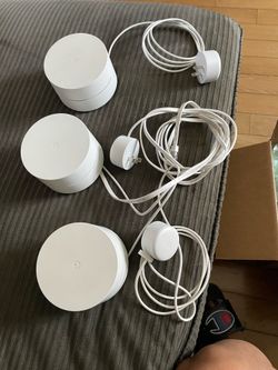 Electronic- google mesh (3) extents internet range - like new