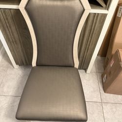 Dining Table & 4 Chairs 