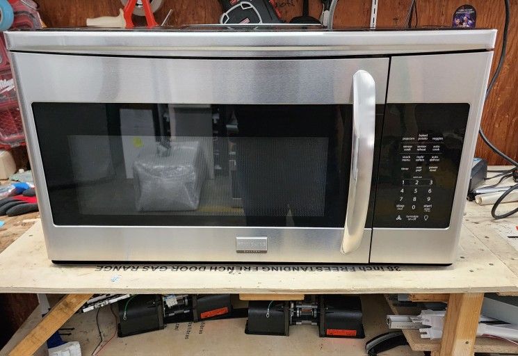 MICROONDAS CAMPANA FRIGIDAIRE GALLERY 30”