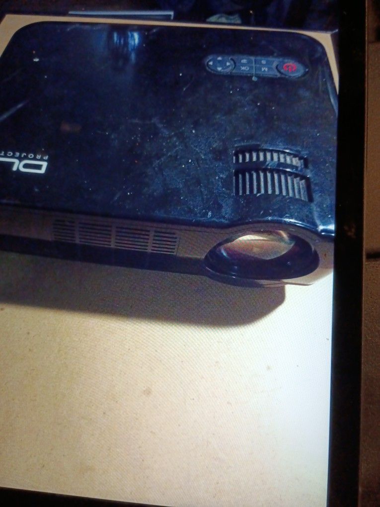 DLA PROJECTOR X300R 3D OPTIMIZED LIGHT ENGINE HIGH DEFINITION MULTIMEDIA INTERFACE. SOLD AS IS