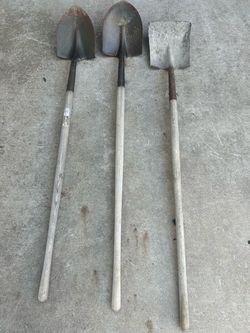 Set of 3 Long-Handle Shovels