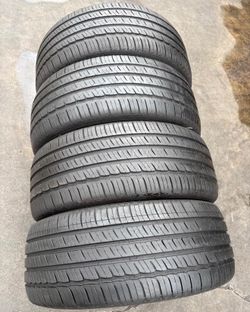 235/55/19 Michelin Selling a set of 4 tires in excellent condition 🫡