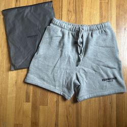 size Xl essential shorts 